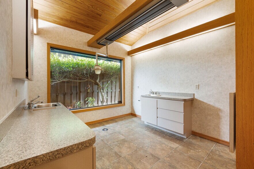 More Photos Of 1701 66th St N, Saint Petersburg Medical For Sale