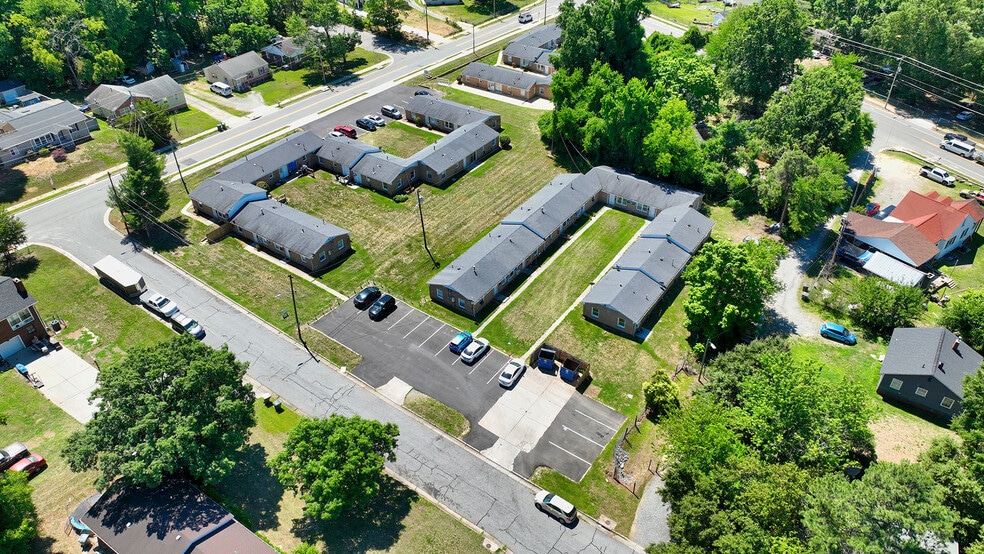 More Photos Of 904 Lowdermilk St, Greensboro Apartments For Sale