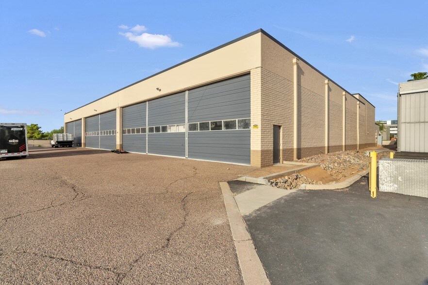 More Photos Of 15015 N 74th St, Scottsdale Distribution For Lease
