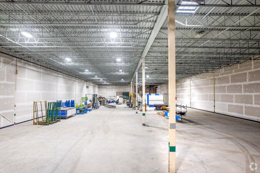 More Photos Of 44 Rolark Dr, Toronto Manufacturing For Lease