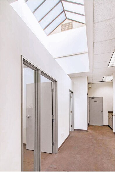 More Photos Of 602-616 Santa Monica Blvd, Santa Monica Loft Creative Space For Lease