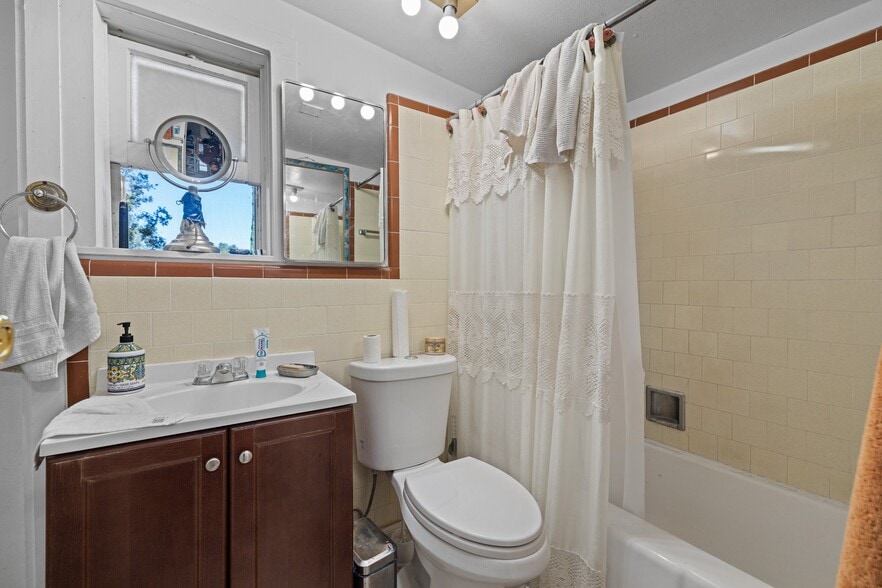 More Photos Of 2562 Alpine Blvd, Alpine Storefront Retail Residential For Sale