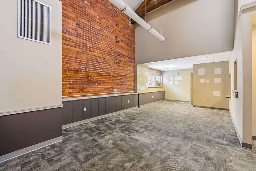 More Photos Of 412 E River St, Elyria Office For Sale
