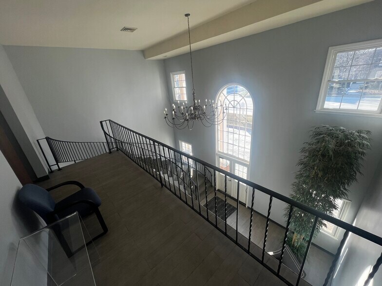 More Photos Of 552 S Washington St, Naperville Office For Lease