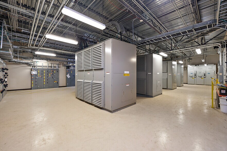 More Photos Of 1870 Building, Midland Distribution For Lease