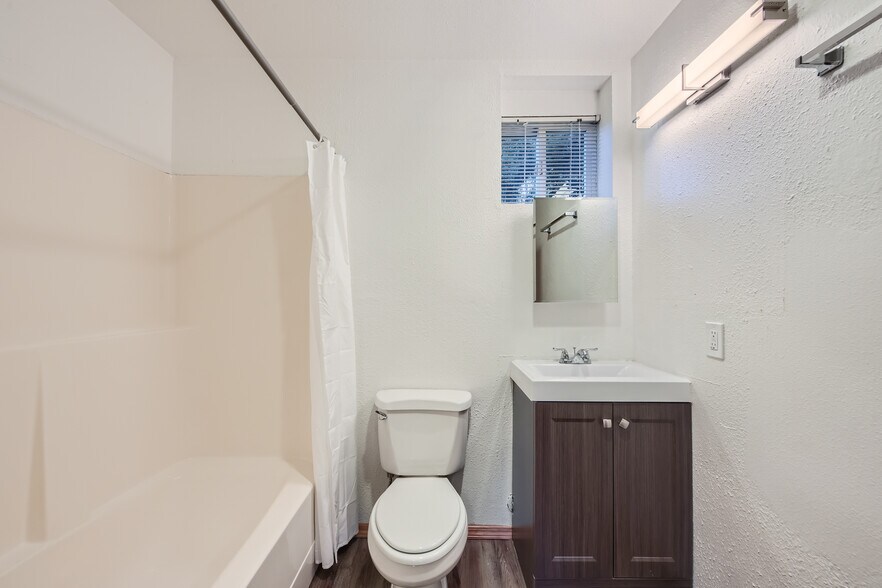 More Photos Of 1031 SW 122nd St, Seattle Apartments For Sale