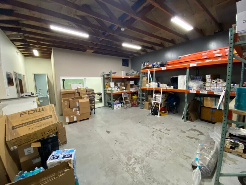 More Photos Of 7234 Owensmouth Ave, Canoga Park Freestanding For Lease