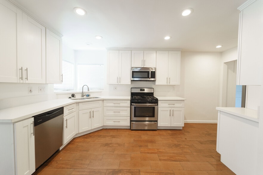 More Photos Of 562-564 11th St, Imperial Beach Apartments For Sale