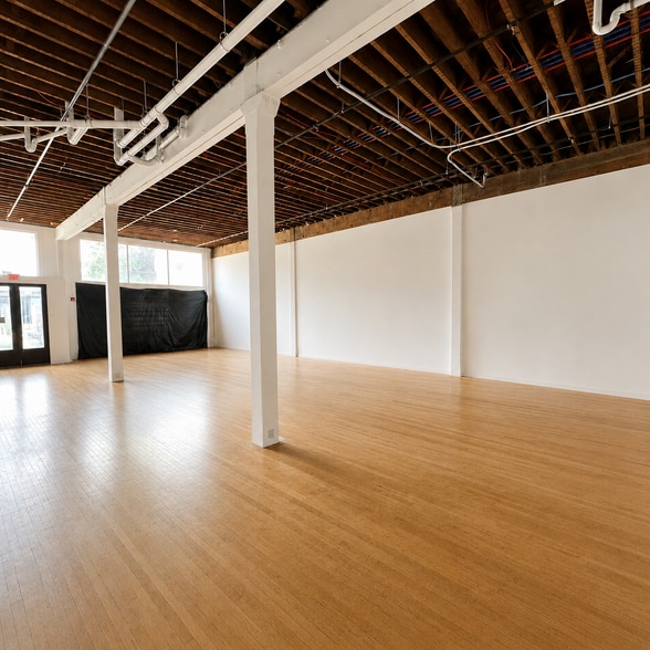 More Photos Of 400 South Main Street, Memphis Hotel For Lease