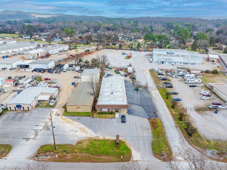 More Photos Of 2828 Jordan Ln NW, Huntsville Auto Repair For Sale