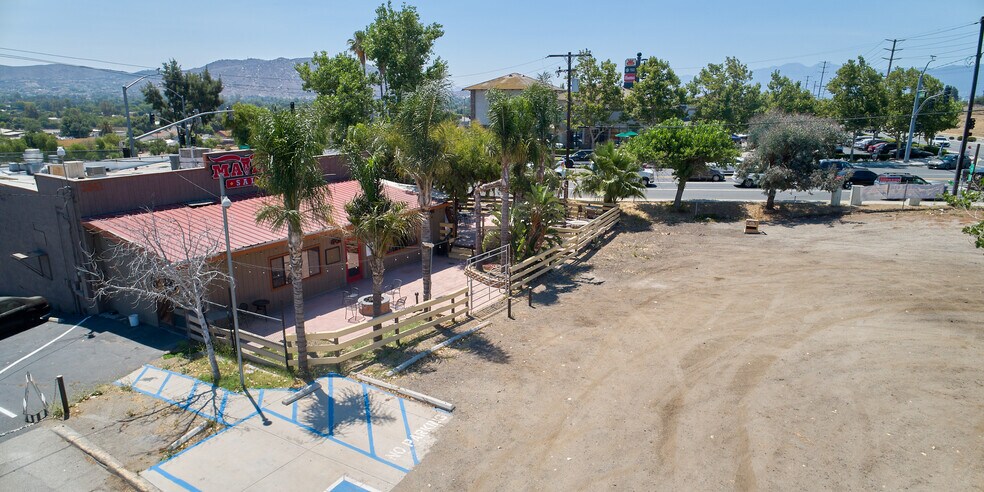 More Photos Of 3841 Hamner Ave, Norco Bar For Sale