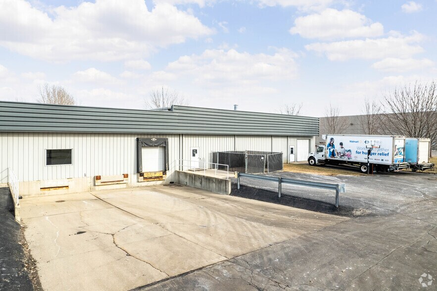 More Photos Of 2537 Daniels St, Madison Office For Lease