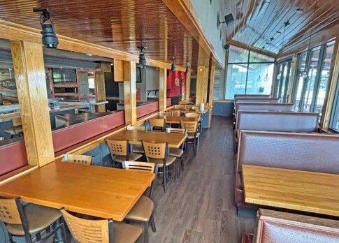 More Photos Of 3255 University Pky, Sarasota Restaurant For Sale