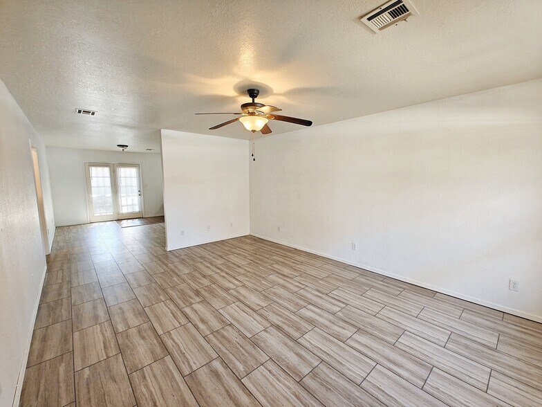 More Photos Of 1133 W 4th St, Tahlequah Apartments For Sale