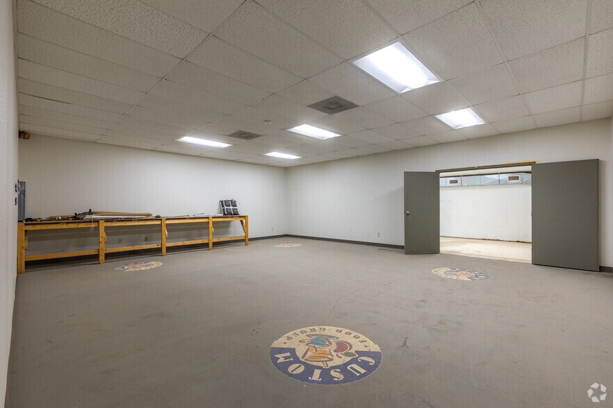 More Photos Of 2045 S Loop 250 W, Midland Warehouse For Sale