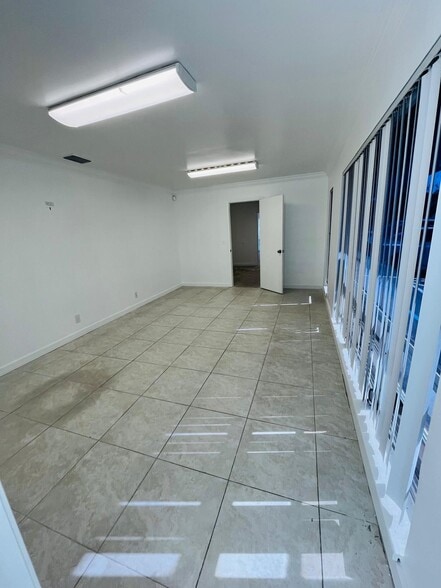 More Photos Of 810 NW 1st Ave, Boca Raton Warehouse For Lease