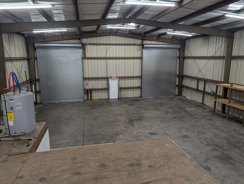 More Photos Of 927 NE 24th Ln, Cape Coral Warehouse For Sale