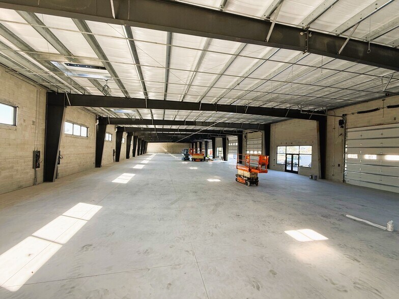 More Photos Of 12271 Itec Park Dr, Fort Myers General Retail For Sale