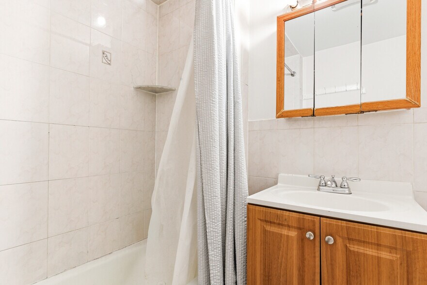 More Photos Of 99 Pulaski St, Newark Apartments For Sale