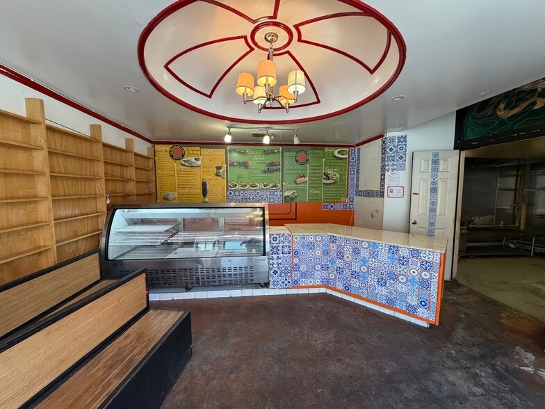More Photos Of 265 S Robertson Blvd, Beverly Hills Restaurant For Lease
