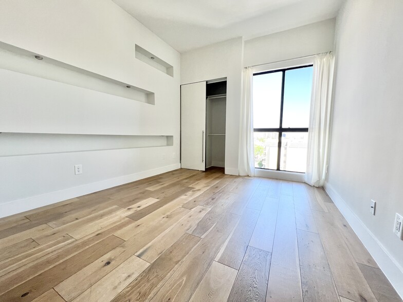 More Photos Of 8811 Burton Way, Los Angeles Apartments For Sale