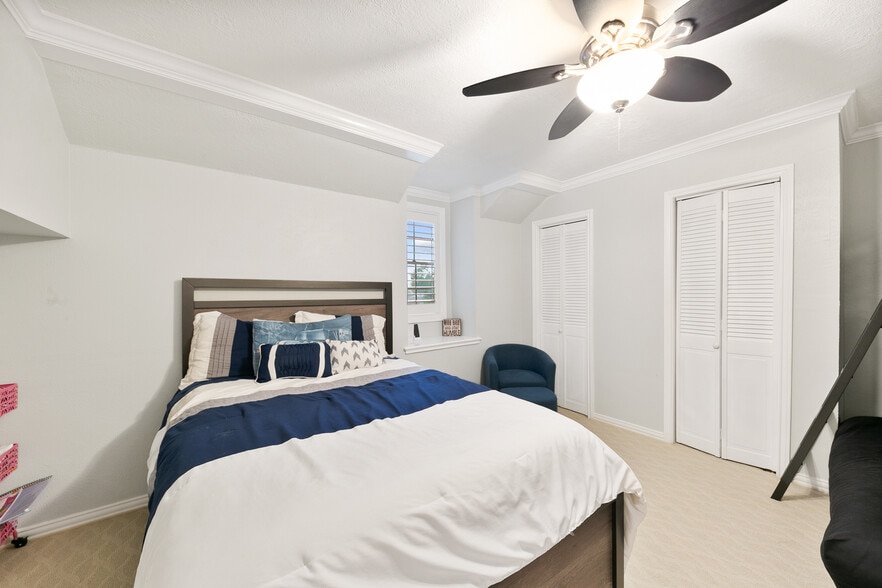 More Photos Of 10419 W Hidden Lake Ln, Richmond Religious Facility For Sale