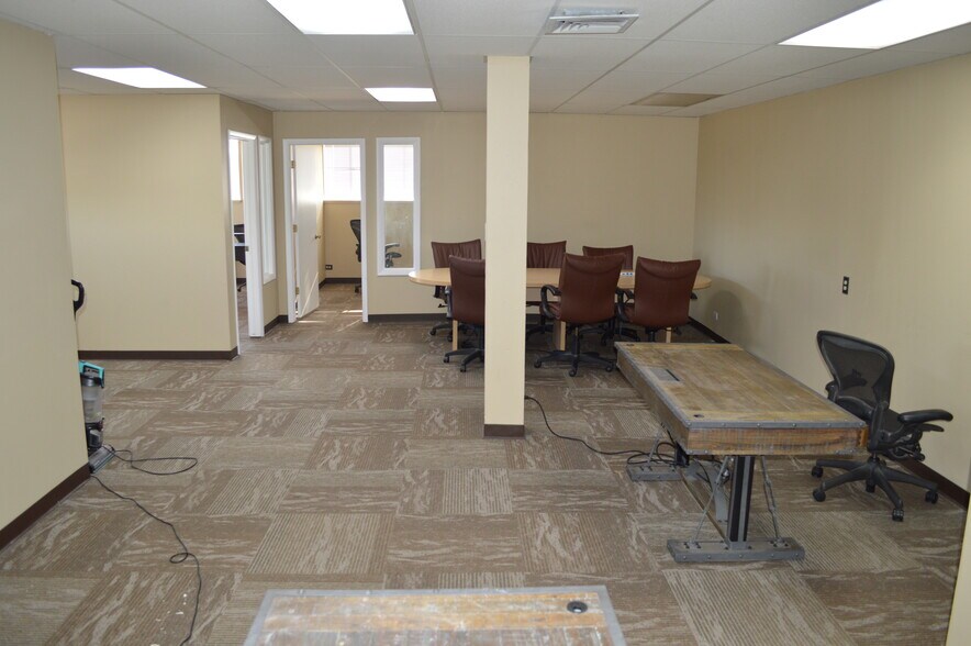 More Photos Of 1100 W Littleton Blvd, Littleton Loft Creative Space For Lease