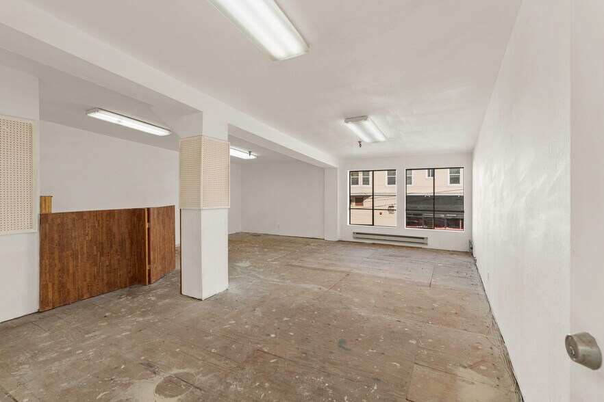 More Photos Of 900-910 Clement St, San Francisco Storefront Retail Office For Lease