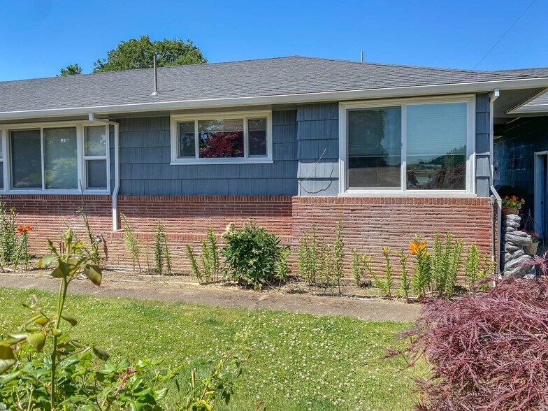 More Photos Of 8017 Old Highway 99 N, Roseburg Distribution For Sale
