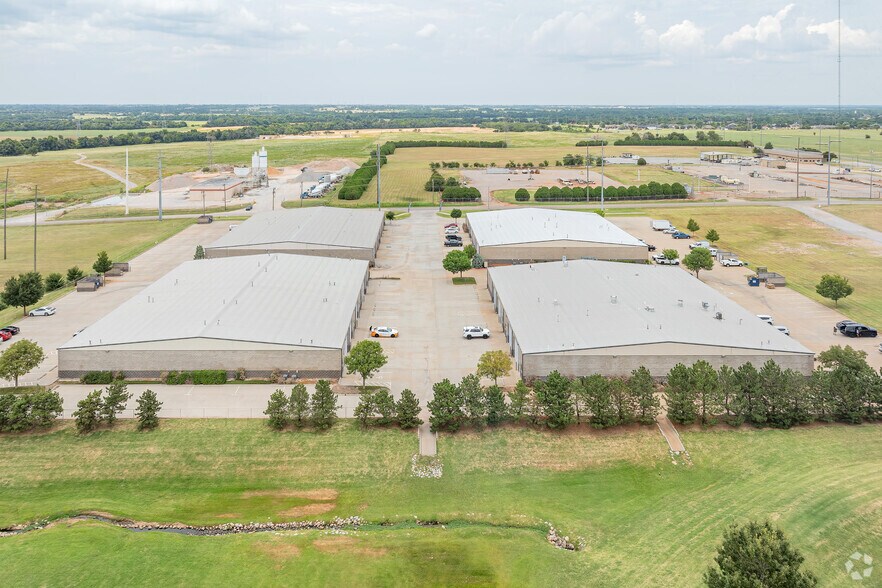 More Photos Of 7308 NW 164th St, Edmond Warehouse For Lease