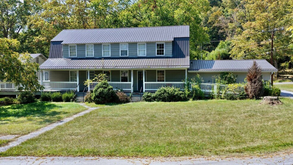 More Photos Of 158 Academy Lane Dr, Pence Springs Hotel For Sale