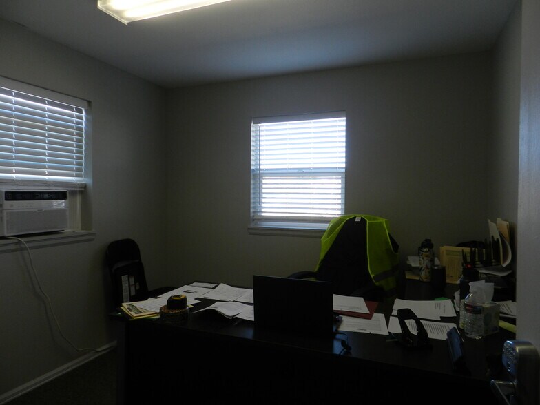 More Photos Of 445 Kristen Ct, Montrose Warehouse For Sale