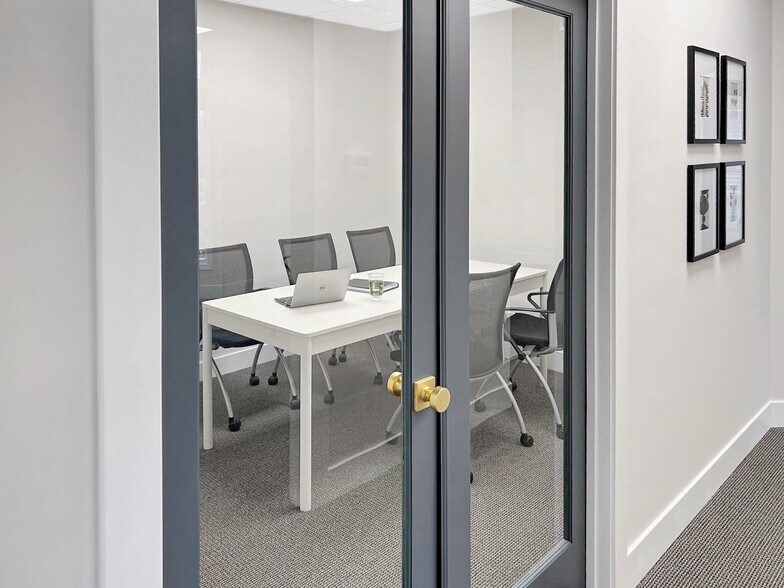 More Photos Of 610 W Roosevelt Rd, Wheaton Medical For Lease