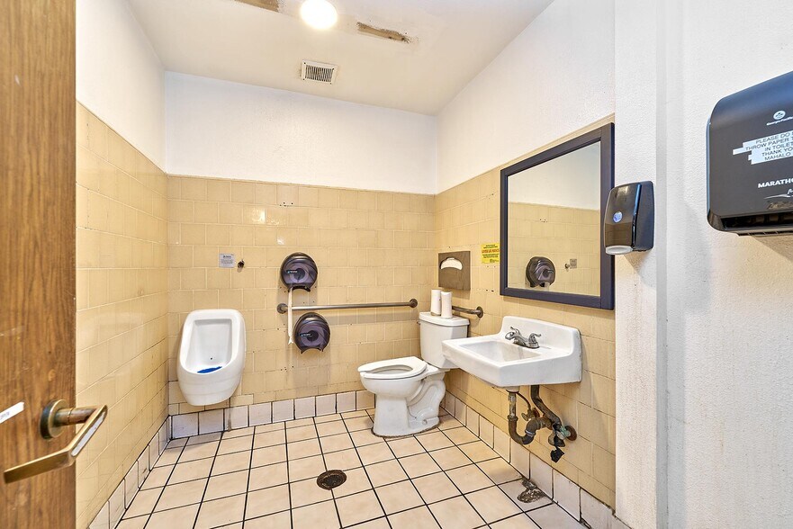 More Photos Of 15926 S Western Ave, Gardena Restaurant For Sale