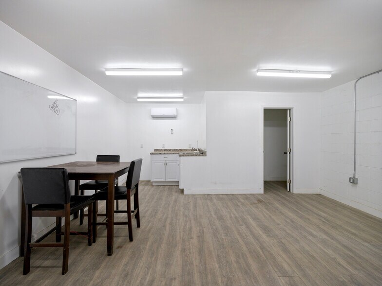 More Photos Of 2215 Randolph St, Huntington Park Manufacturing For Sale