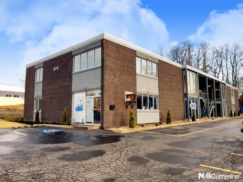 More Photos Of 839 E Market St, Akron Medical For Sale