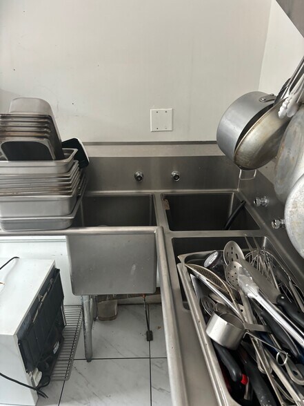 More Photos Of 670-680 Nostrand Ave, Brooklyn Storefront Retail Office For Lease