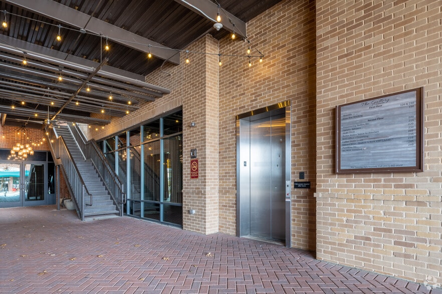 More Photos Of 129 S Main St, Grapevine Storefront Retail Office For Lease