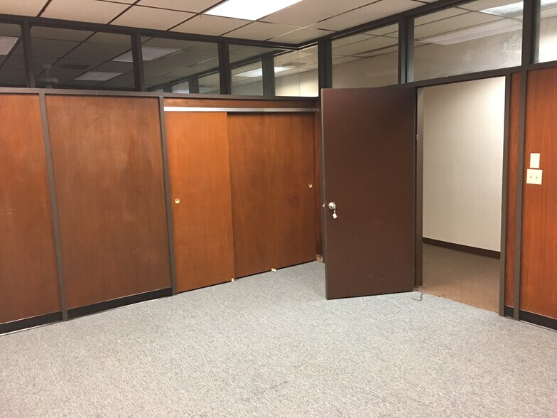 More Photos Of 750 E Sample Rd, Pompano Beach Self Storage For Lease