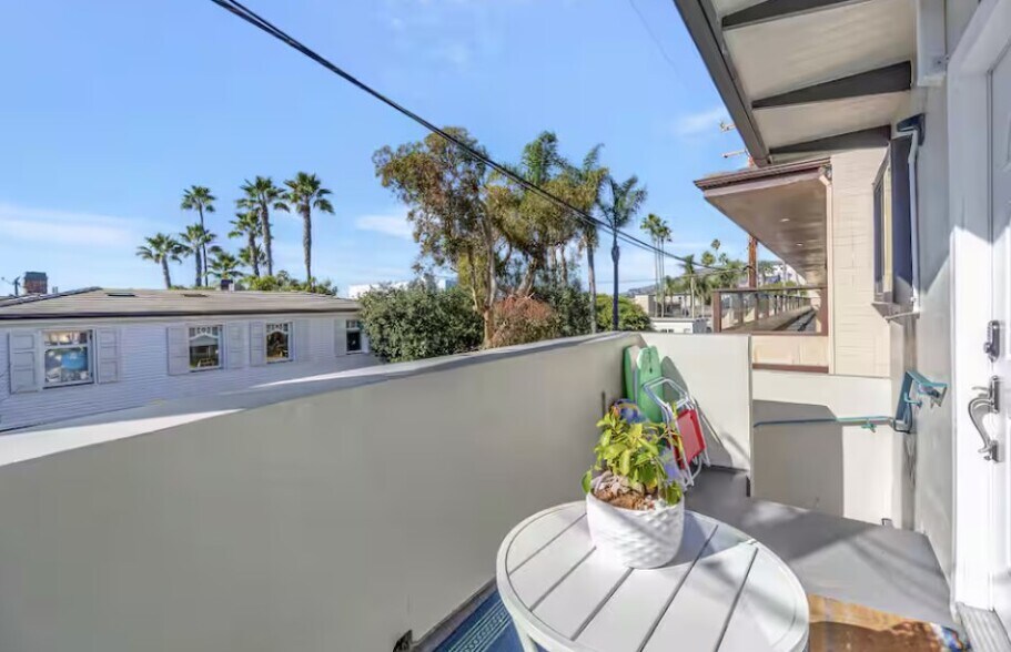 More Photos Of 687-691 S Coast Hwy, Laguna Beach Storefront Retail Office For Sale