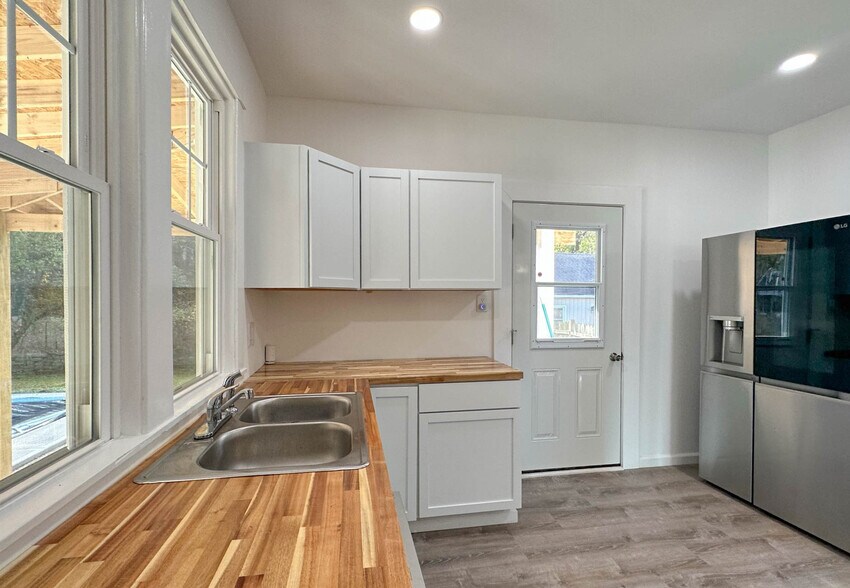 More Photos Of 2505 Genesee St, Utica Medical For Sale