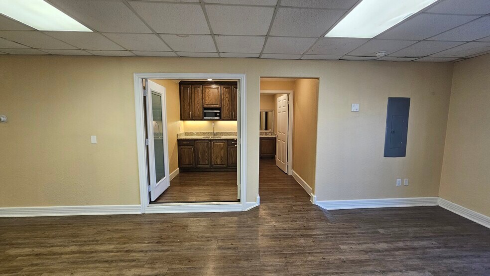 More Photos Of 624 S Bryan Belt Line Rd, Mesquite Flex For Lease