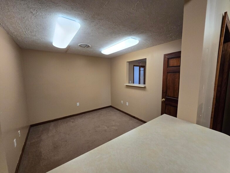 More Photos Of 4501 W Deyoung St, Marion Medical For Lease