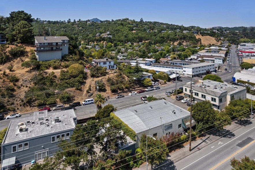 More Photos Of 40 Woodland Ave, San Rafael Service For Sale