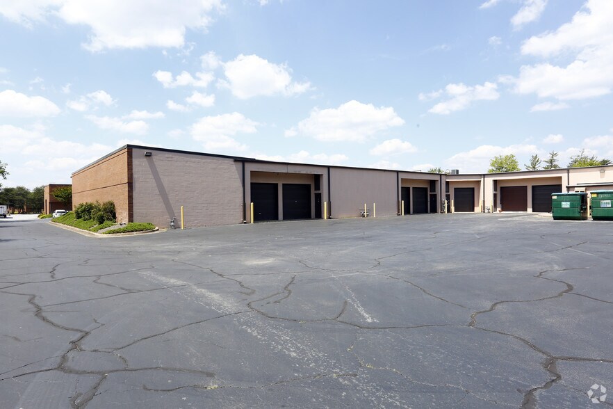 More Photos Of 3230 Peachtree Corners Cir, Peachtree Corners Light Distribution For Lease