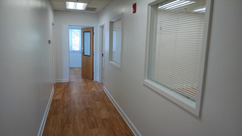 More Photos Of 1N131 County Farm Rd, Winfield Office For Sale