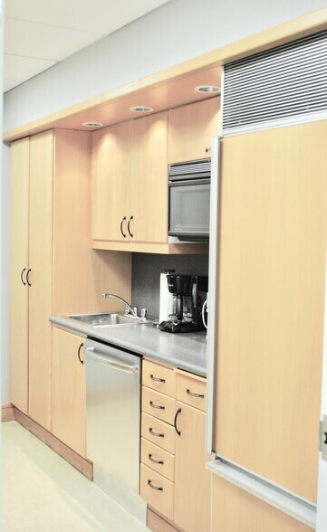 More Photos Of 60 Arch St, Greenwich Loft Creative Space For Lease