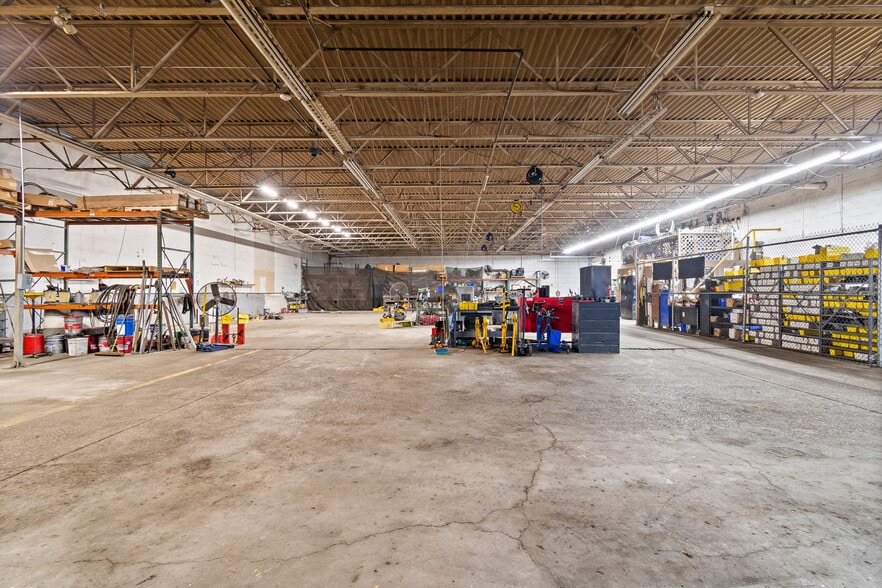 More Photos Of 60 Williams St, Grand River Warehouse For Sale