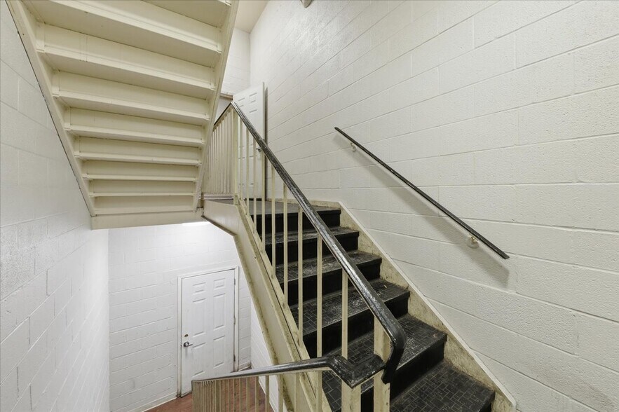 More Photos Of 1636 Summit Rd, Cincinnati Apartments For Sale