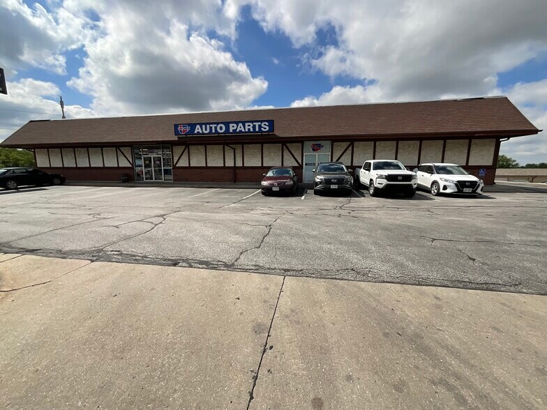 More Photos Of 10801 Blondo St, Omaha General Retail For Sale